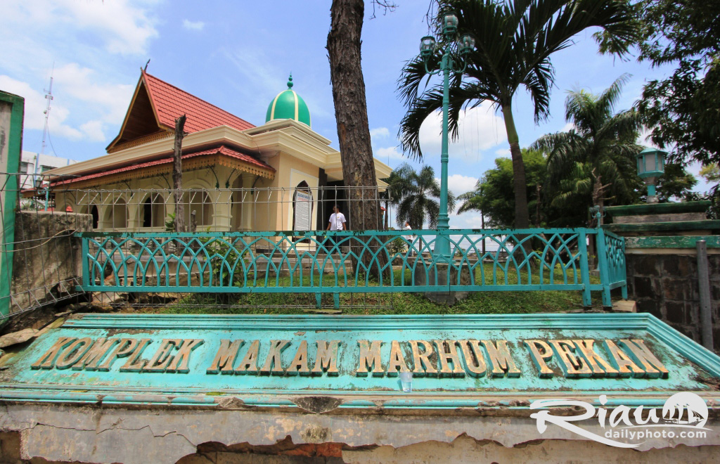 MAKAM MARHUM PEKAN