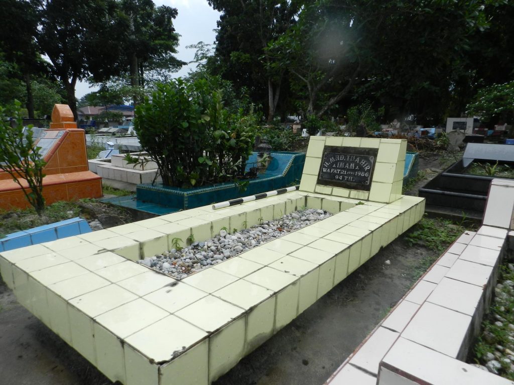 MAKAM THAHIR IMAM DISTRICHOOFD NEGERI PEKANBARU