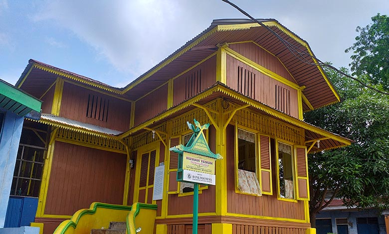 RUMAH TENUN KAMPUNG BANDAR